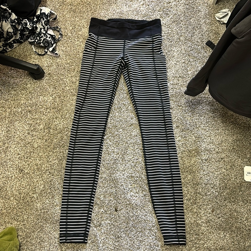 Women’s size 4 lululemon leggings